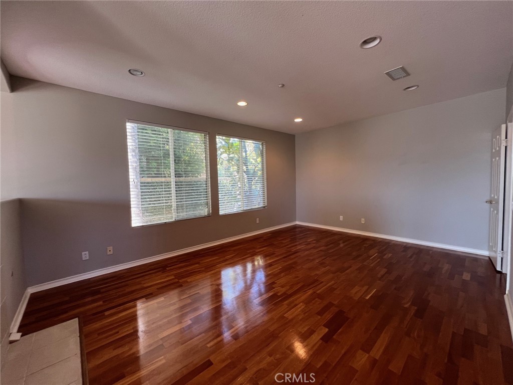 MLS #OC25273280 image #15