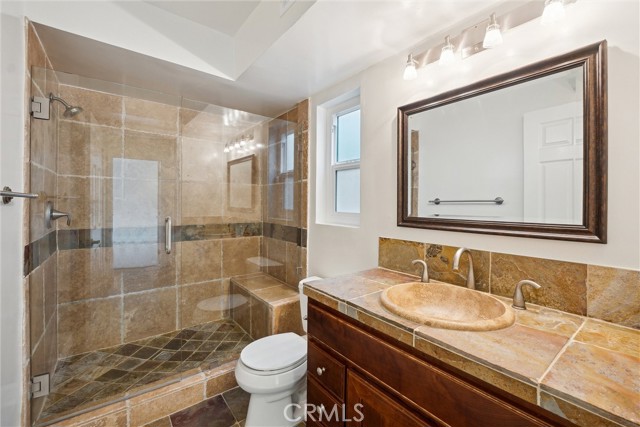 Detail Gallery Image 10 of 19 For 215 Walnut St, Newport Beach,  CA 92663 - 4 Beds | 2 Baths