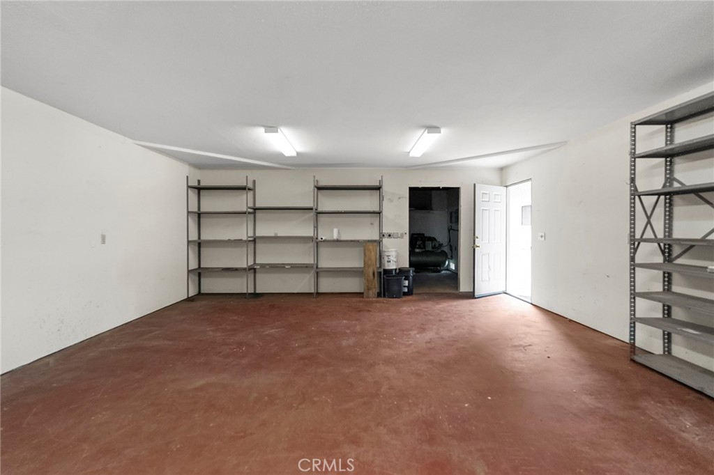 https://media.crmls.org/medias/d8278d3f-88cc-4ee4-a061-339c98e7c79b.jpg?preset=X-Large
