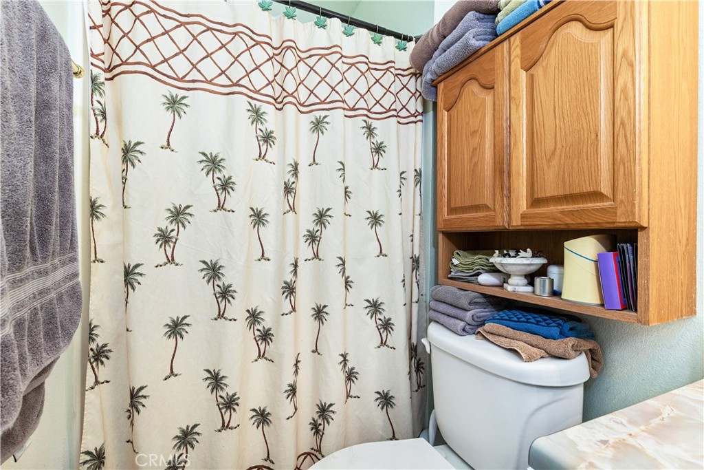 https://media.crmls.org/medias/d8279188-52df-4238-9e9b-c26414ab481f.jpg?preset=X-Large