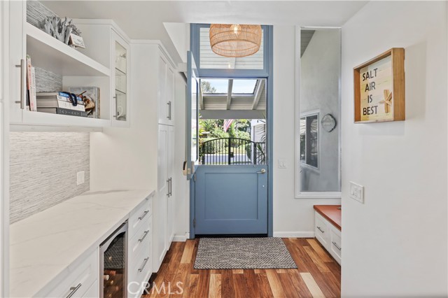 Detail Gallery Image 6 of 32 For 455 Vista Grande, Newport Beach,  CA 92660 - 3 Beds | 2 Baths
