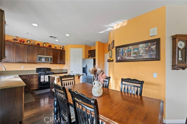 Detail Gallery Image 11 of 30 For 3937 Quartzite, San Bernardino,  CA 92407 - 4 Beds | 2/1 Baths