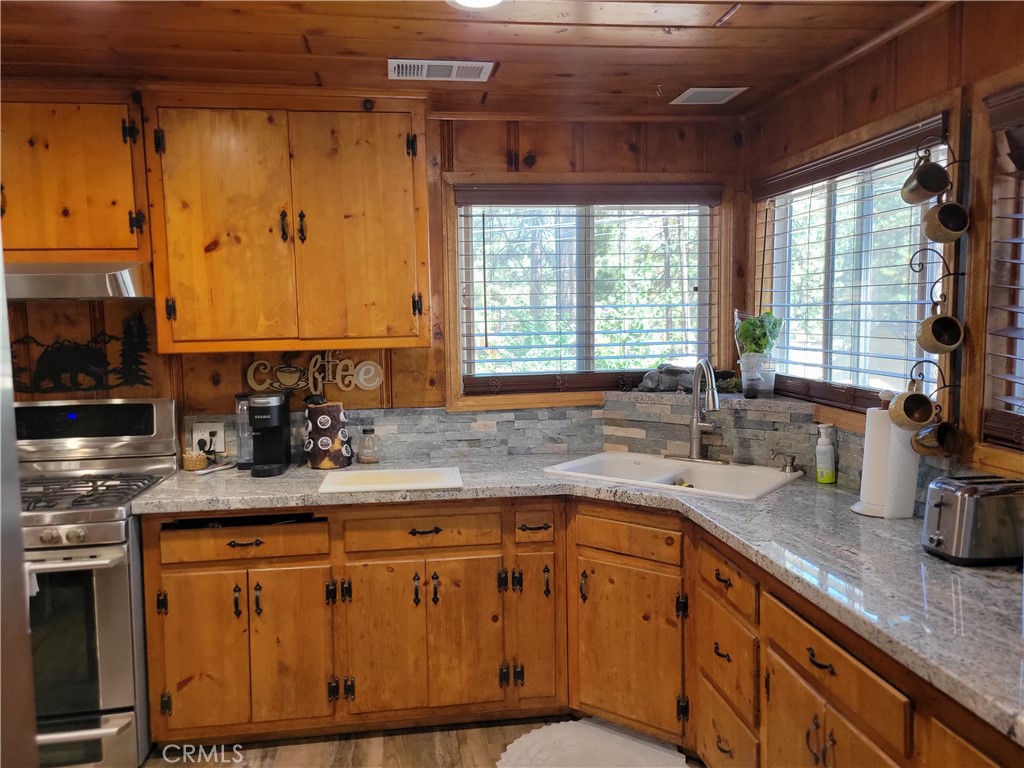https://media.crmls.org/medias/d829af7f-c8ab-47d7-a874-6cbace7b06e0.jpg?preset=X-Large