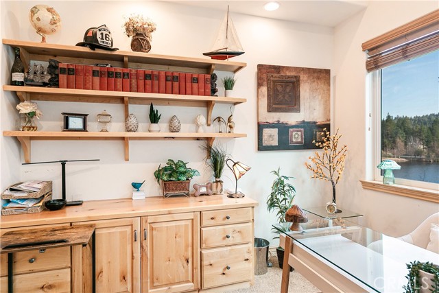 781 Brentwood Drive, Lake Arrowhead CA: https://media.crmls.org/medias/d829f6a6-16d5-4ee4-a2a3-f5ed01fe1d2f.jpg
