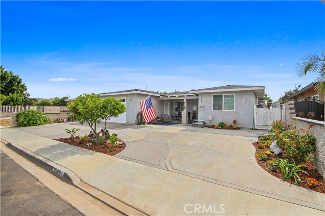 10301 Rhiems Road, Anaheim CA: https://media.crmls.org/medias/d82a4cc3-ce38-4c94-aef2-b8544e1dd558.jpg