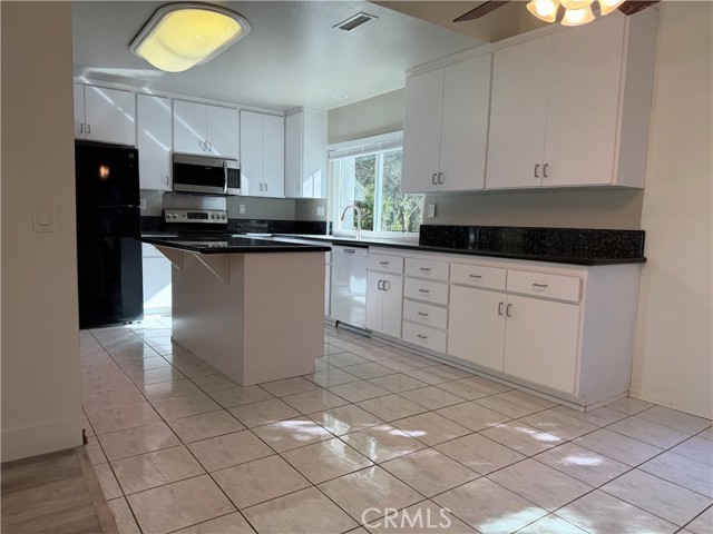 Detail Gallery Image 2 of 25 For 2866 Treeview, Fullerton,  CA 92835 - 4 Beds | 3 Baths