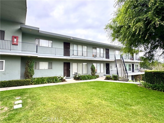 136 W Union Avenue, Fullerton CA: https://media.crmls.org/medias/d82bed53-1aae-48ea-a583-d3056c43081a.jpg