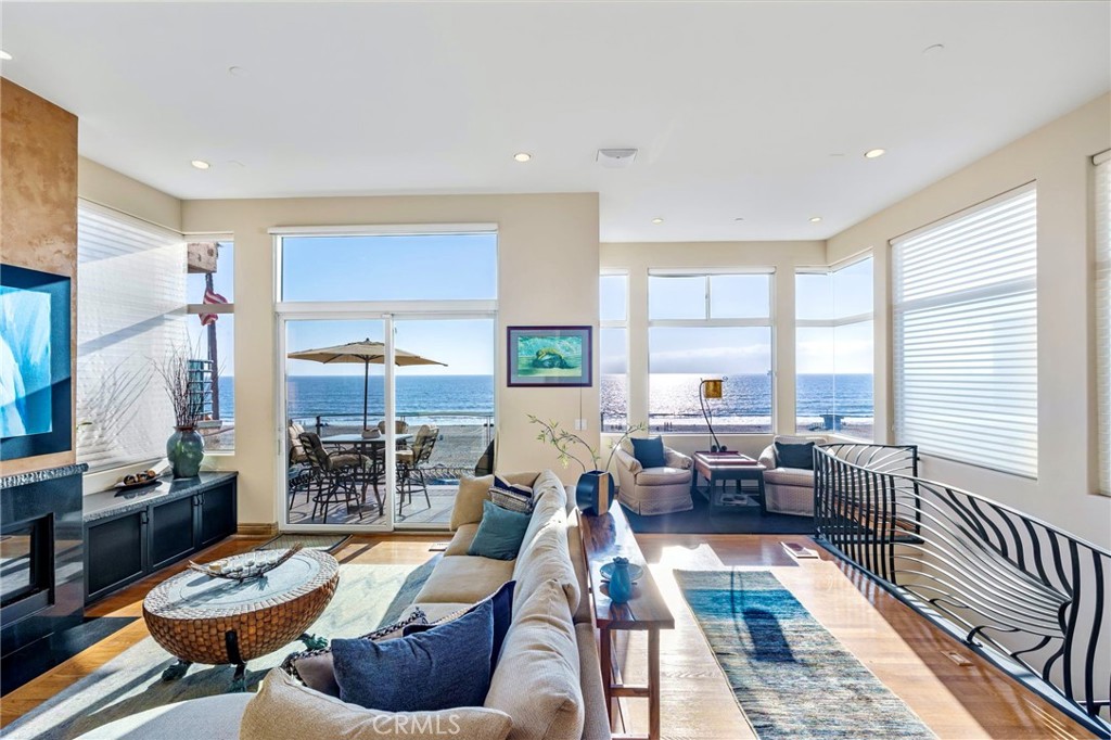 4308 The Strand