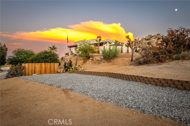 57045 Plaza Del Amigo, Yucca Valley CA: https://media.crmls.org/medias/d83016aa-57c2-416e-a116-d0378fb63afc.jpg