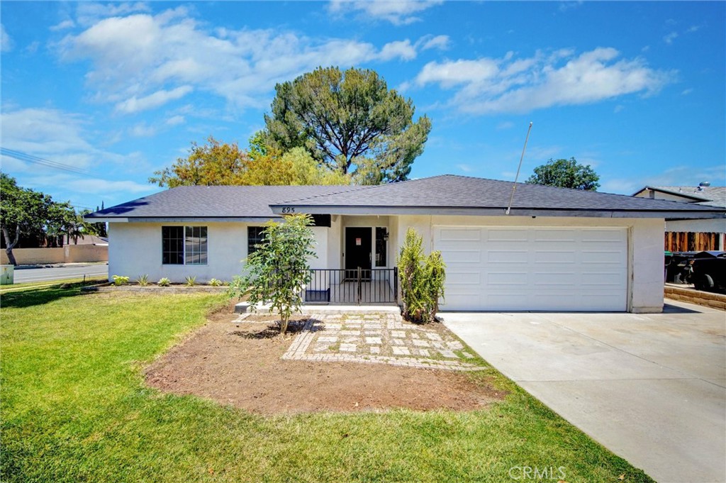 895 W Crestview