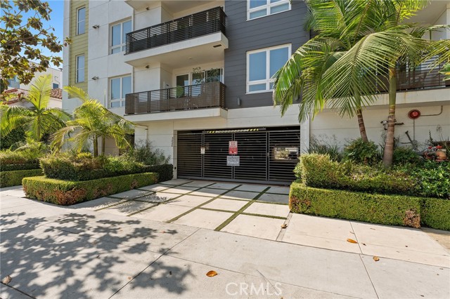5820 La Mirada Avenue, 401 photo 31
