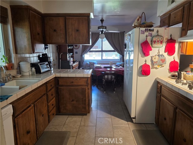 Detail Gallery Image 5 of 9 For 1605 Scott Pl, Clovis,  CA 93611 - 4 Beds | 2 Baths