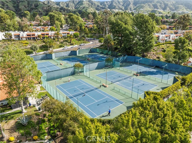9778 Via Roma, Burbank CA: https://media.crmls.org/medias/d8327bd0-8b2d-47fd-930c-ab57754b4e1f.jpg