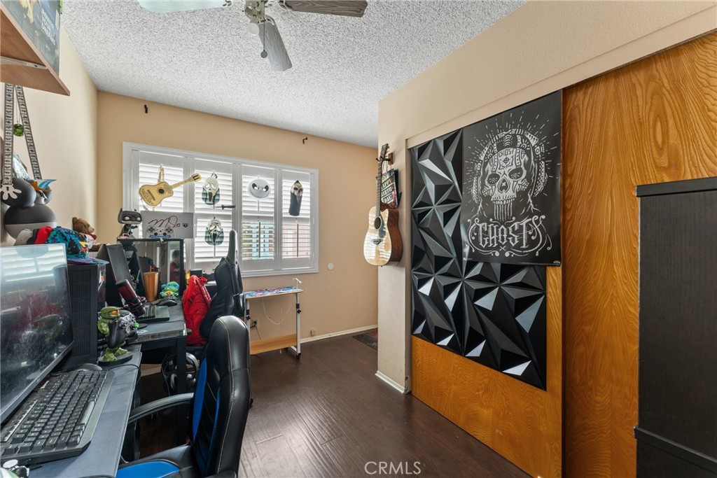https://media.crmls.org/medias/d8341684-1257-4f79-a829-dce18e228983.jpg?preset=X-Large