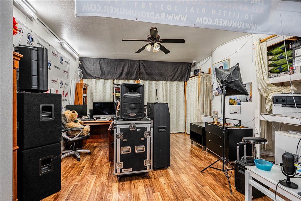 https://media.crmls.org/medias/d834ae97-54ba-42d6-8d08-b8d9144f1c8a.jpg?preset=X-Large