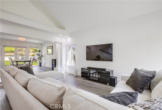 19416 Shadow Oak Drive, Lake Forest CA: https://media.crmls.org/medias/d834c647-96ad-493f-bdd0-438cd2577bd7.jpg