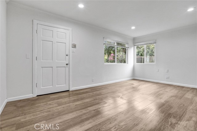 Detail Gallery Image 7 of 22 For 5657 Donna Ave, Tarzana,  CA 91356 - 2 Beds | 1 Baths