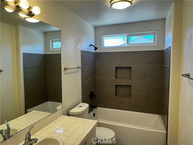 Detail Gallery Image 8 of 18 For 7341 Barberry Ave, Yucca Valley,  CA 92284 - 3 Beds | 2 Baths