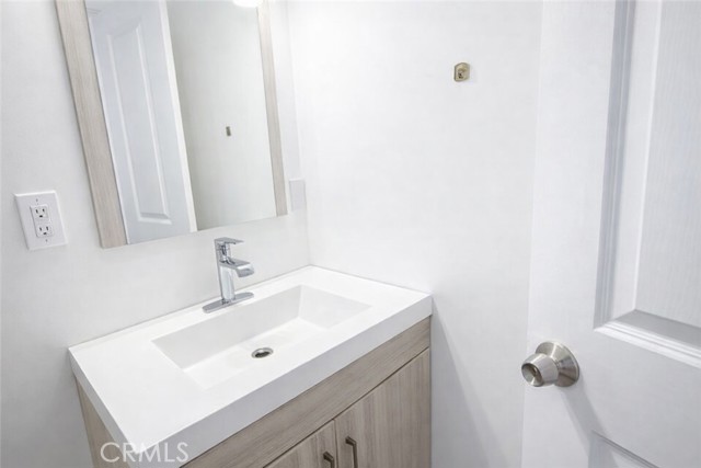 Detail Gallery Image 8 of 13 For 14608 Cohasset Street, Van Nuys,  CA 91405 - 3 Beds | 2 Baths