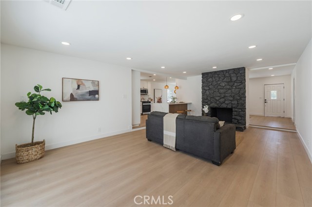4224 Falcon Avenue, Long Beach CA: https://media.crmls.org/medias/d837d84d-812e-4736-8850-834e37b6d41e.jpg