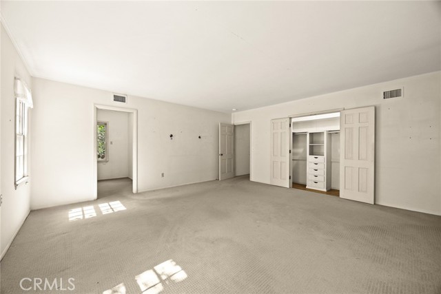 85 S San Rafael Avenue, Pasadena CA: https://media.crmls.org/medias/d837eeed-8c7c-45da-a820-f5571dc9de96.jpg