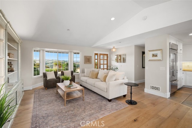 2650 Skyview Trail, San Luis Obispo CA: https://media.crmls.org/medias/d83a4c1c-7c7d-481c-99c7-77672e0ccd44.jpg