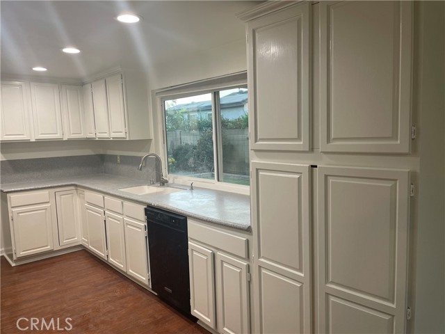 Detail Gallery Image 1 of 29 For 2393 Cragmont Ct, Simi Valley,  CA 93065 - 4 Beds | 2/1 Baths