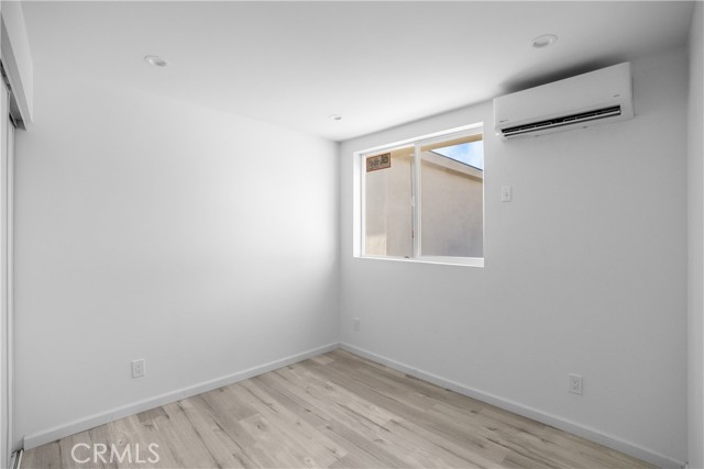 Detail Gallery Image 7 of 9 For 20551 Valerio, Winnetka,  CA 91306 - 4 Beds | 3 Baths