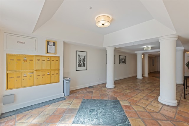 Detail Gallery Image 51 of 55 For 11445 Moorpark, Studio City,  CA 91602 - 2 Beds | 2/1 Baths