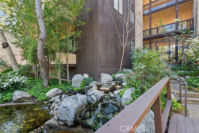 Detail Gallery Image 25 of 28 For 13214 Moorpark St #108,  Sherman Oaks,  CA 91423 - 2 Beds | 2 Baths