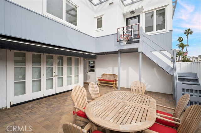 Detail Gallery Image 37 of 42 For 200 Grand Canal, Newport Beach,  CA 92662 - 4 Beds | 3 Baths