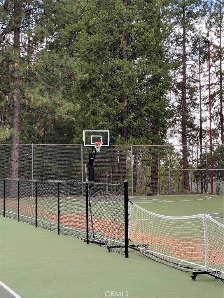 https://media.crmls.org/medias/d83fe046-5fc1-4fac-b90f-8eb40de40f1c.jpg?preset=X-Large