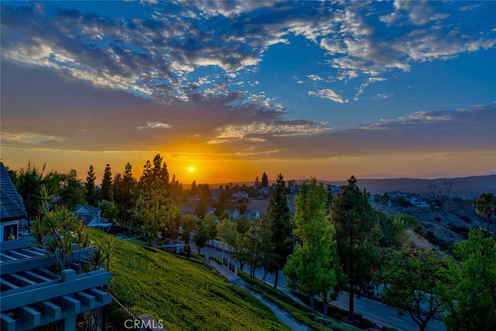 https://media.crmls.org/medias/d8403c4f-7b2c-47b3-a4b1-bf24d67d6504.jpg?preset=X-Large