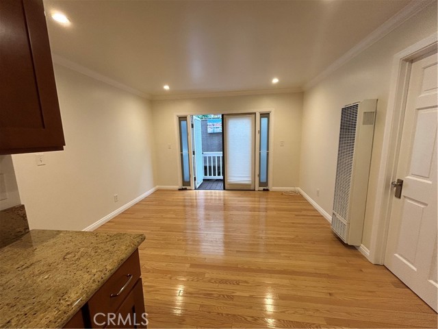 744 Center Place, Manhattan Beach CA: https://media.crmls.org/medias/d8405121-d199-4300-867f-fd9c0a713dde.jpg