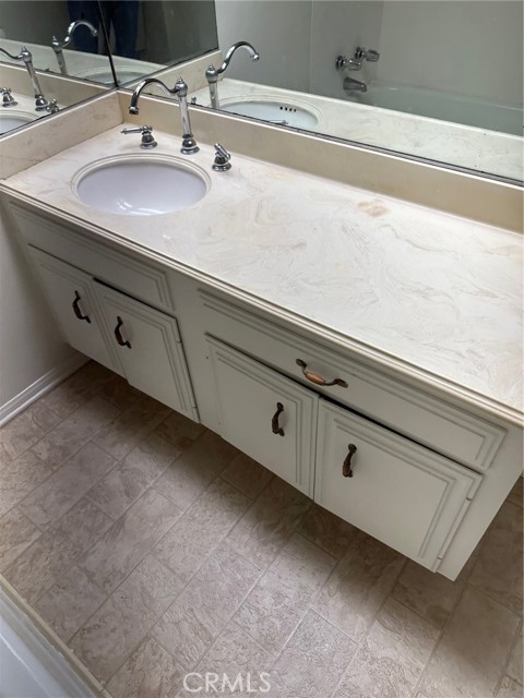 4531 E 10th Street, Long Beach CA: https://media.crmls.org/medias/d8405360-8f37-4cc5-8f02-69279e472b4f.jpg