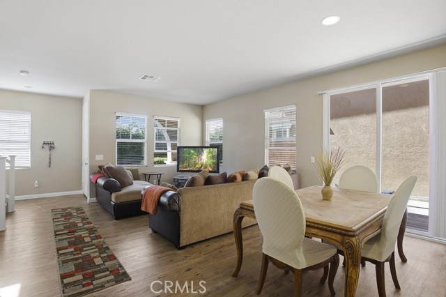 Detail Gallery Image 6 of 24 For 2676 Greenwood Ct, Palmdale,  CA 93550 - 3 Beds | 2/1 Baths