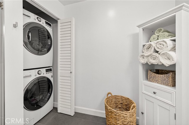 Detail Gallery Image 26 of 36 For 5240 Yarmouth, Encino,  CA 91316 - 3 Beds | 2/1 Baths