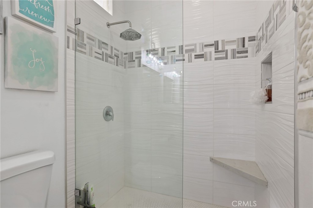 https://media.crmls.org/medias/d8413deb-d84b-4637-ac73-8151f9fe29ff.jpg?preset=X-Large