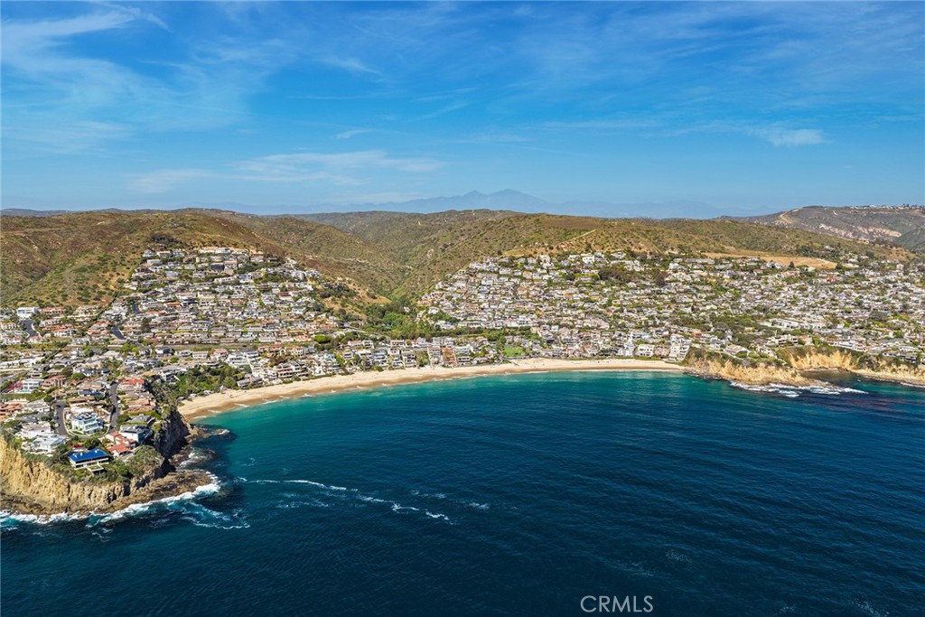 https://media.crmls.org/medias/d8419162-3a01-4f94-adbf-d89f0ce5b3d6.jpg?preset=X-Large