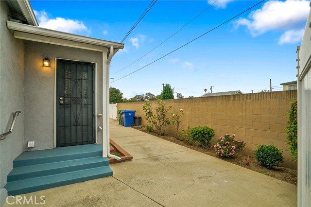 1486 W 186th Street, Gardena CA: https://media.crmls.org/medias/d841f09b-81f5-459a-9e37-3e800b95b336.jpg