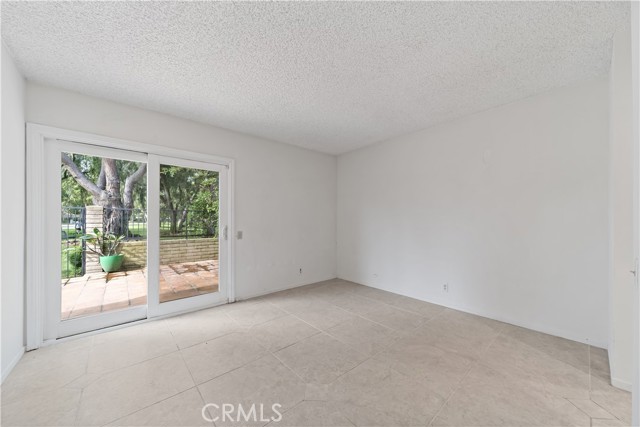 75 Willow Tree Lane, Irvine CA: https://media.crmls.org/medias/d841f7af-a95f-4a61-9f39-fd5a313bac7a.jpg