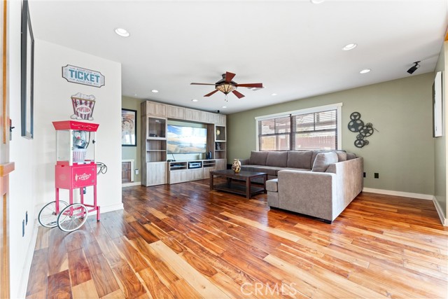 Detail Gallery Image 16 of 39 For 1944 W Lullaby Ln, Anaheim,  CA 92804 - 3 Beds | 2/1 Baths