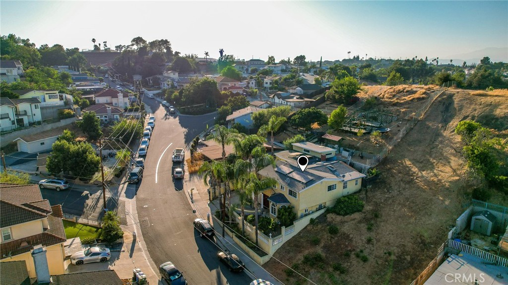 https://media.crmls.org/medias/d842887f-f08d-4946-94d4-096fd2de18b3.jpg?preset=X-Large