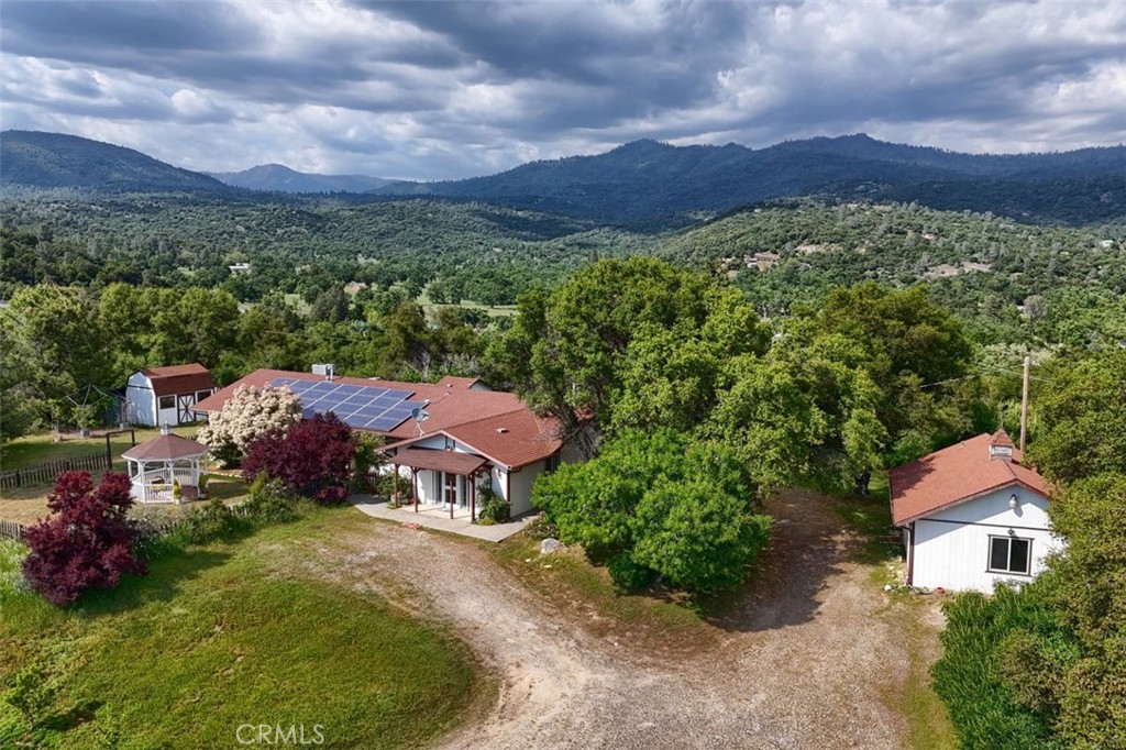 https://media.crmls.org/medias/d8431072-7cc4-471a-86de-0d2920931001.jpg?preset=X-Large