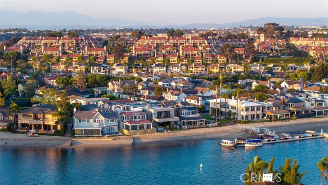 8 Beacon Bay, Newport Beach CA: https://media.crmls.org/medias/d84366e9-87f2-4f4b-be17-1652ddf0d78b.jpg