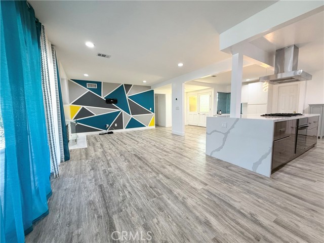 Detail Gallery Image 3 of 39 For 23233 Vanowen St, West Hills,  CA 91307 - 3 Beds | 2 Baths