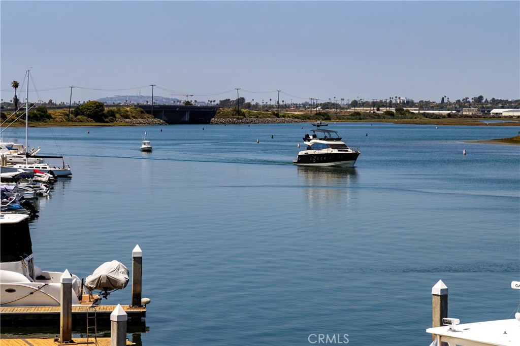 https://media.crmls.org/medias/d84466ec-c289-4798-986e-052eefdbaf78.jpg?preset=X-Large