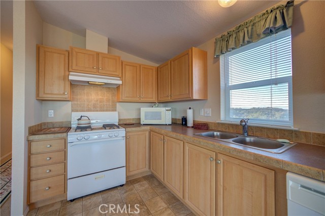 Detail Gallery Image 16 of 49 For 11315 Nacimiento Lake Dr, Bradley,  CA 93426 - 2 Beds | 2 Baths
