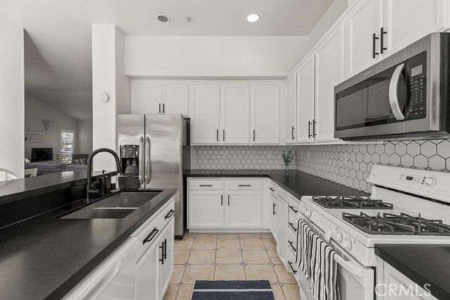 Detail Gallery Image 9 of 44 For 565 Rosalinda Dr, Oxnard,  CA 93030 - 3 Beds | 2 Baths