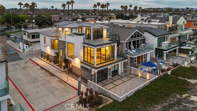 7210 W. Oceanfront, Newport Beach CA: https://media.crmls.org/medias/d84703c6-0c42-4a06-8d87-0bfddf07e7d3.jpg